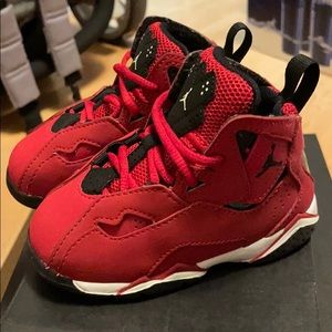 kids Jordan True Flight BT sneaker in size 6
